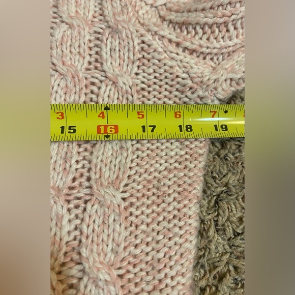 Women’s St Johns Bay Pink Cable Knit Acrylic Turtleneck Sweater Size Medium - Picture 5 of 6